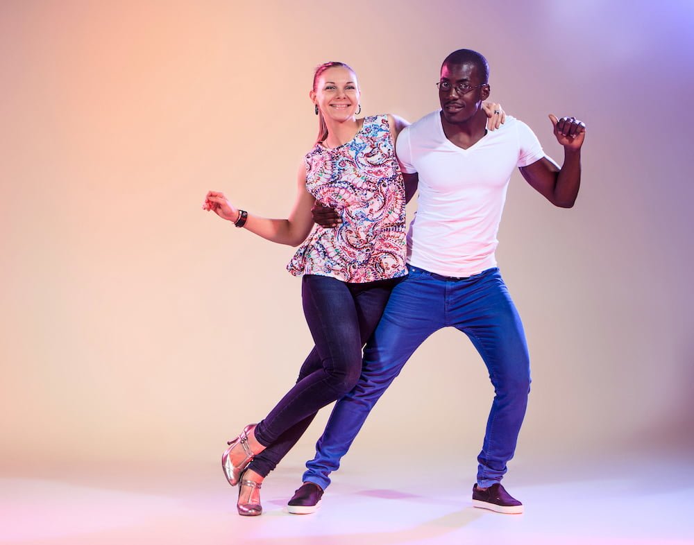 ¿Cómo bailar salsa?